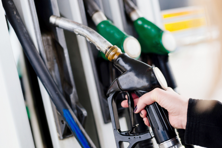 Правительство не планирует регулировать цены на топливо